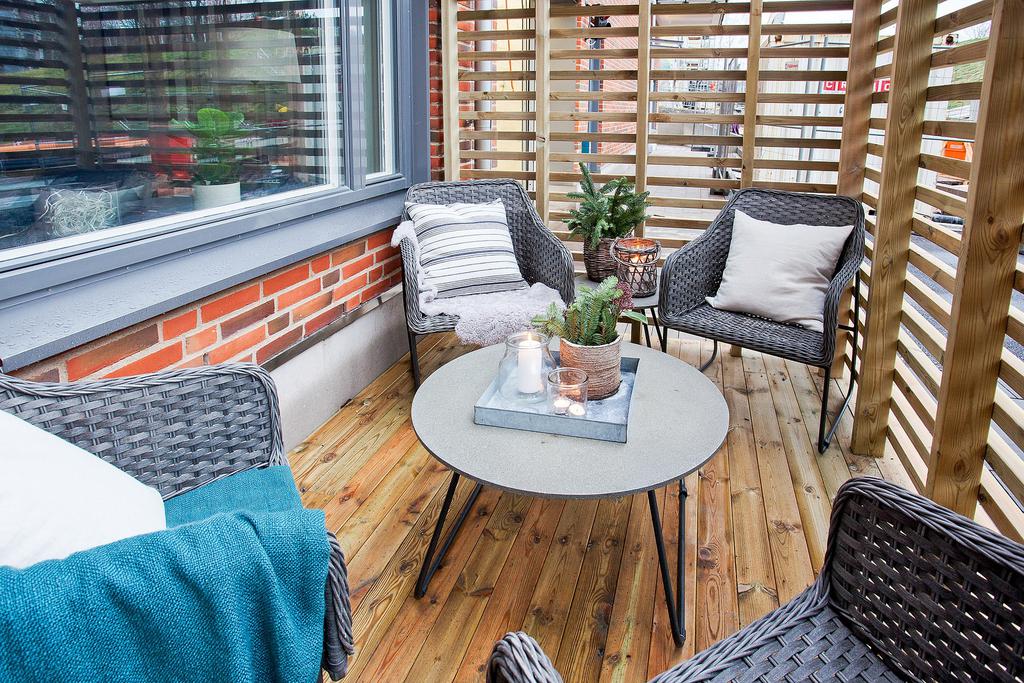 自然田园风生活阳台木质围栏