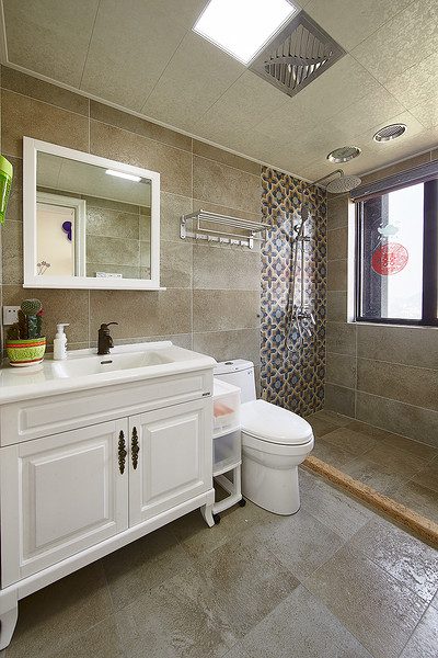 简约美式风格卫生间装饰设计效果图