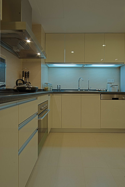 现代简约风厨房L型橱柜效果图