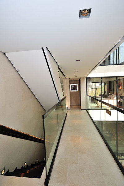 时尚简约中式别墅过道玻璃护栏效果图