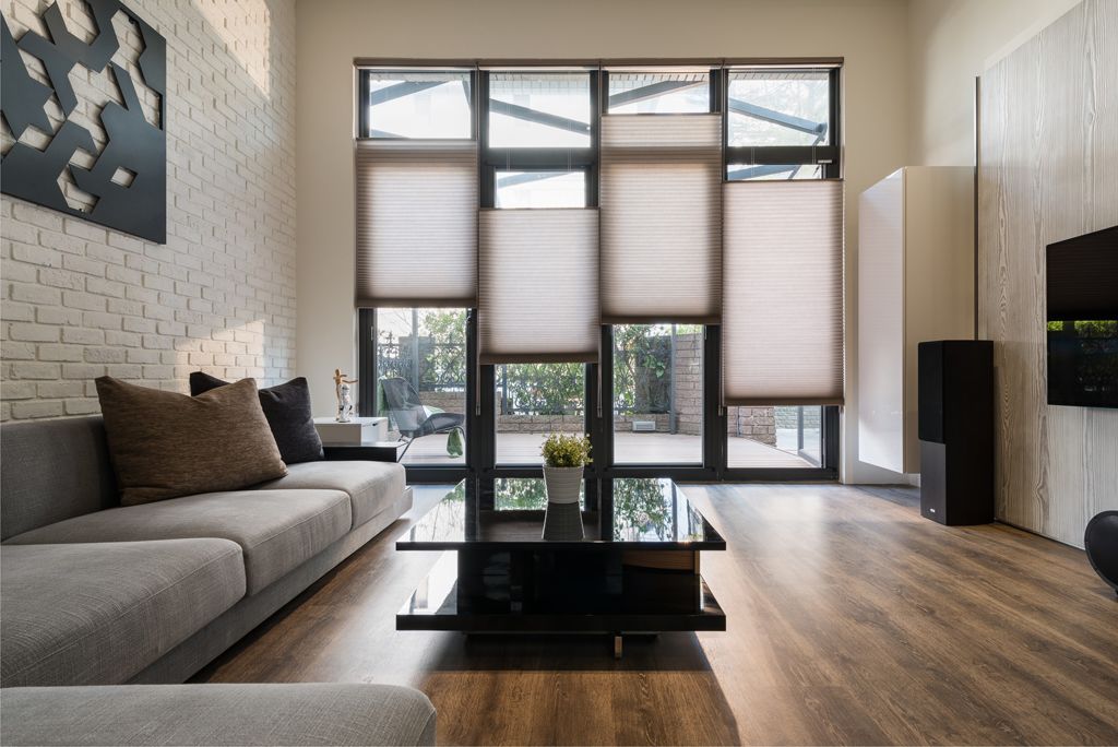 别墅客厅现代风格玻璃门隔断设计装修图 - 效果图