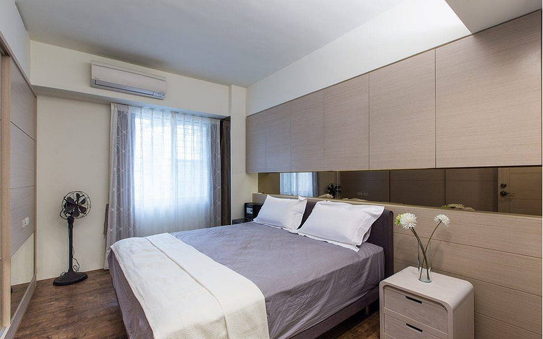 现代风格优雅原木二居室卧室设计图片