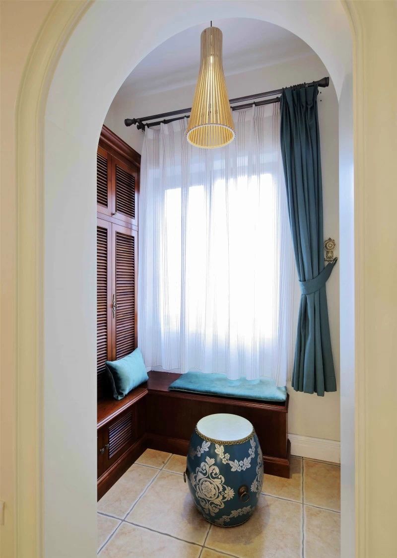 新古典风格室内飘窗台面设计装潢欣赏图