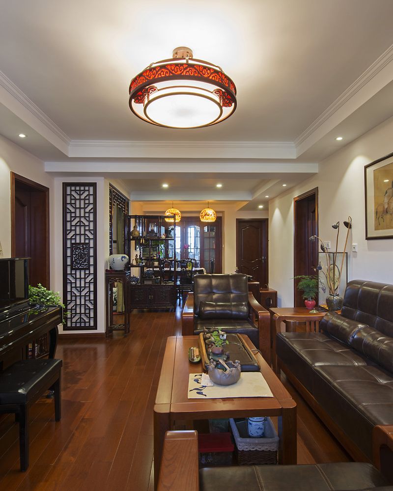 复古中式四居室客厅窗棂设计装修效果图