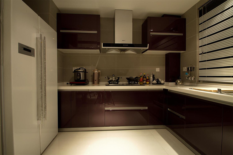 时尚现代厨房L型橱柜效果图