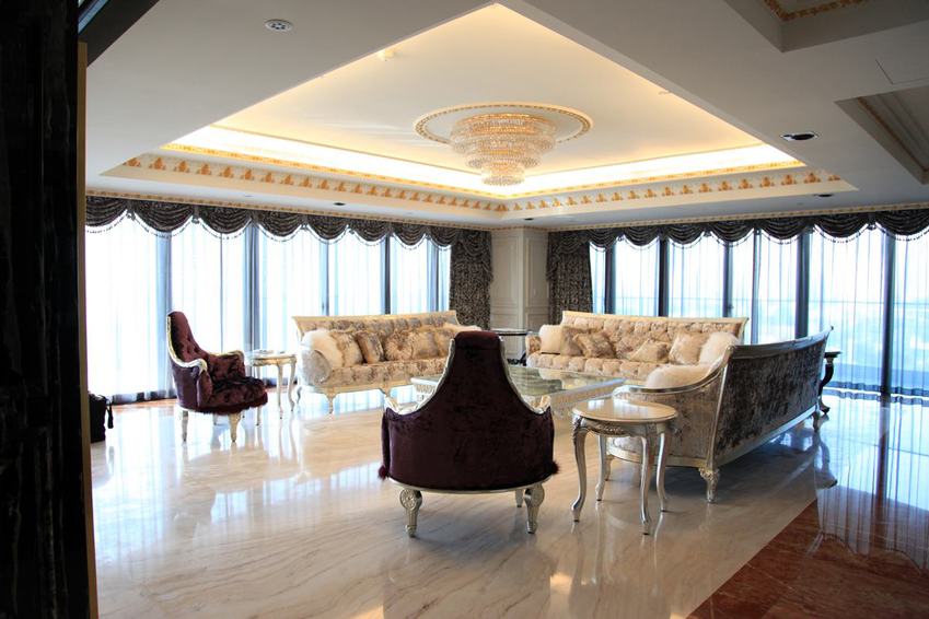 大气欧式别墅客厅吊顶效果图