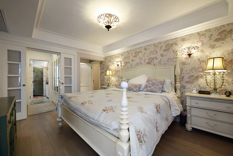花语美式三居主卧室背景墙装饰图 - 效果图