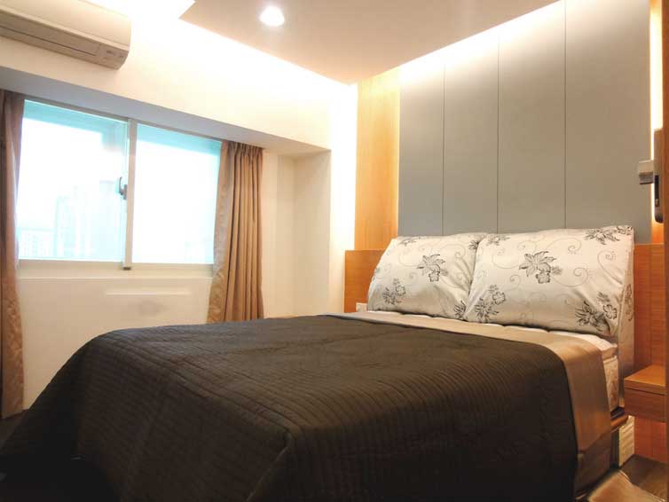 现代美式卧室小窗户设计