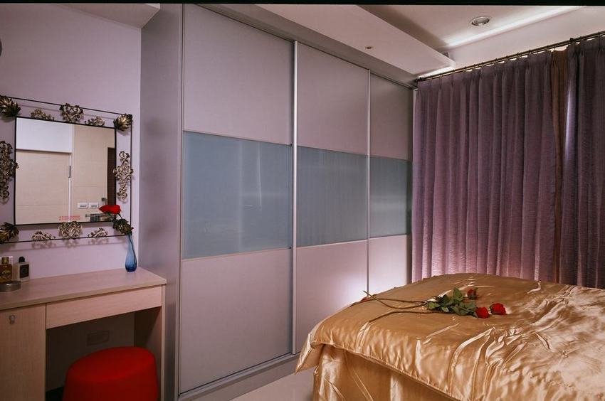 现代家装卧室窗帘装饰图 - 效果图