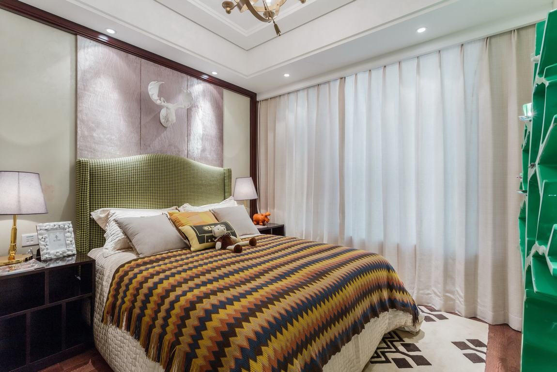 美式卧室窗帘装饰效果图