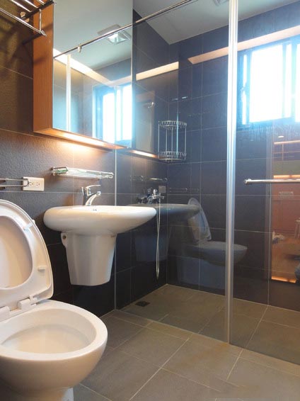 简洁日式卫生间玻璃隔断装修 - 效果图