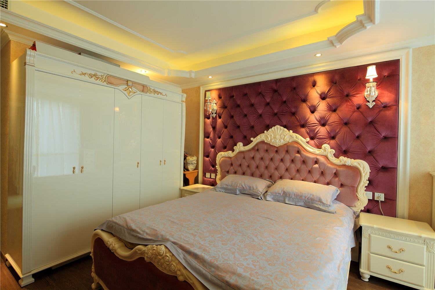 豪华大气卧室背景墙装饰效果图