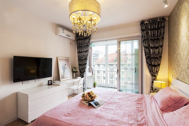 现代卧室 推拉门阳台隔断设计 - 效果图