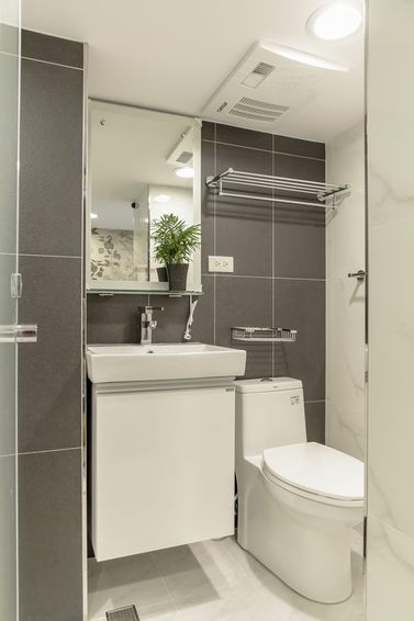 灰白简约卫生间装饰案例图