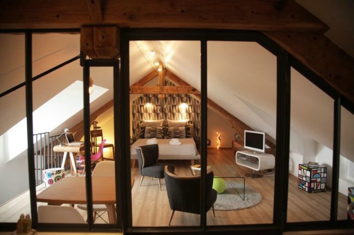 美式精装修三角形阁楼设计效果图