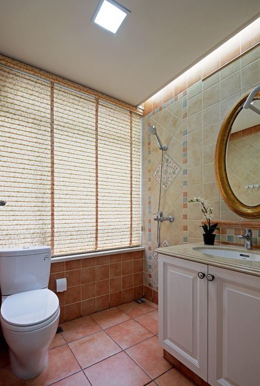 多元化简欧风格公寓卫生间百叶窗设计装修效果图