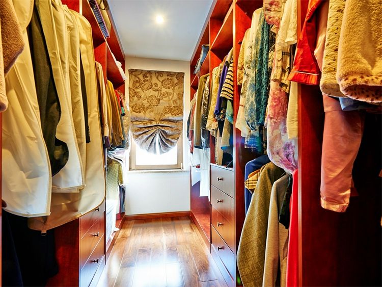 传统中西混搭衣帽间效果图