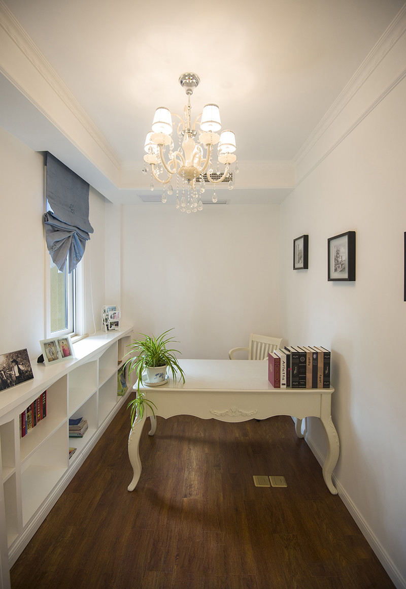 简欧装饰风格书房简易书桌布置效果图