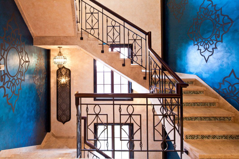 湖蓝异域风背景墙转角楼梯效果图