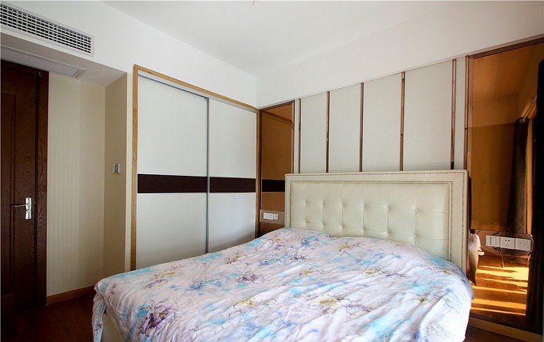 时尚现代卧室简易衣柜装饰图 - 效果图